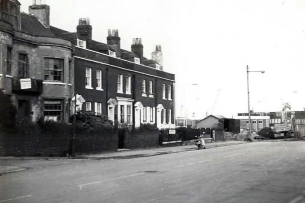 Old Commercial Road