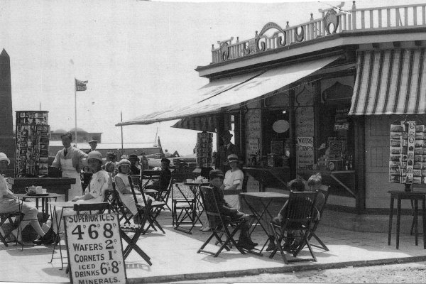 Tea Kiosk - Clarence Esplanade, 1935